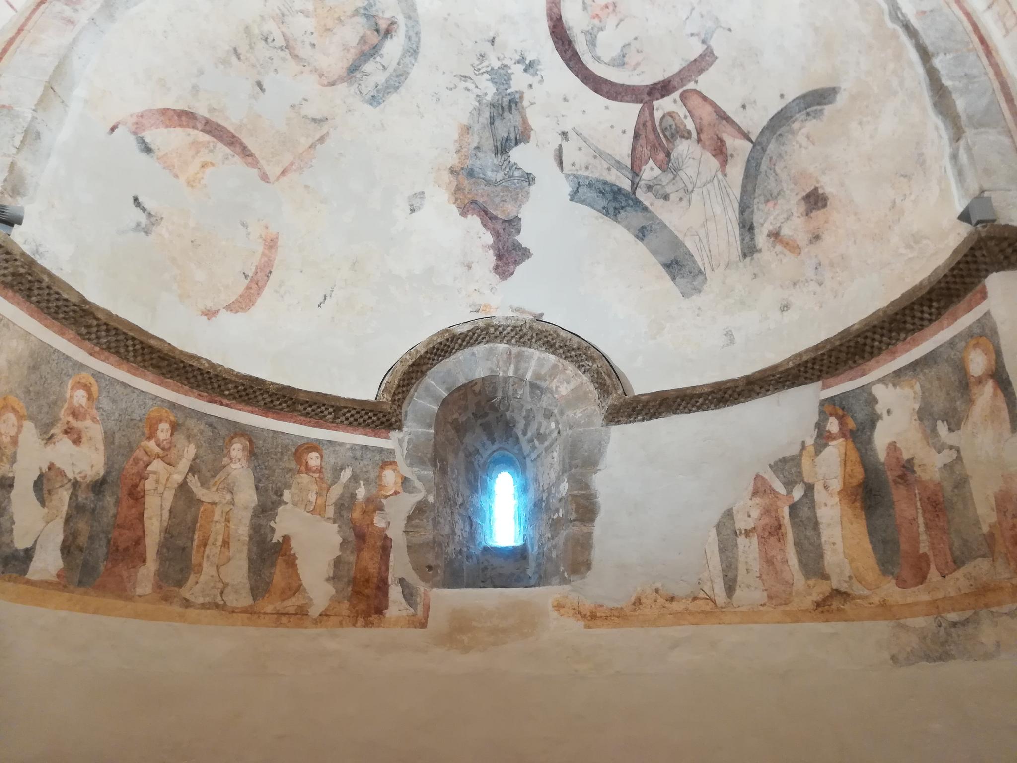 Fresques du XIVe siècle restaurées représentant le Christ entouré d'anges